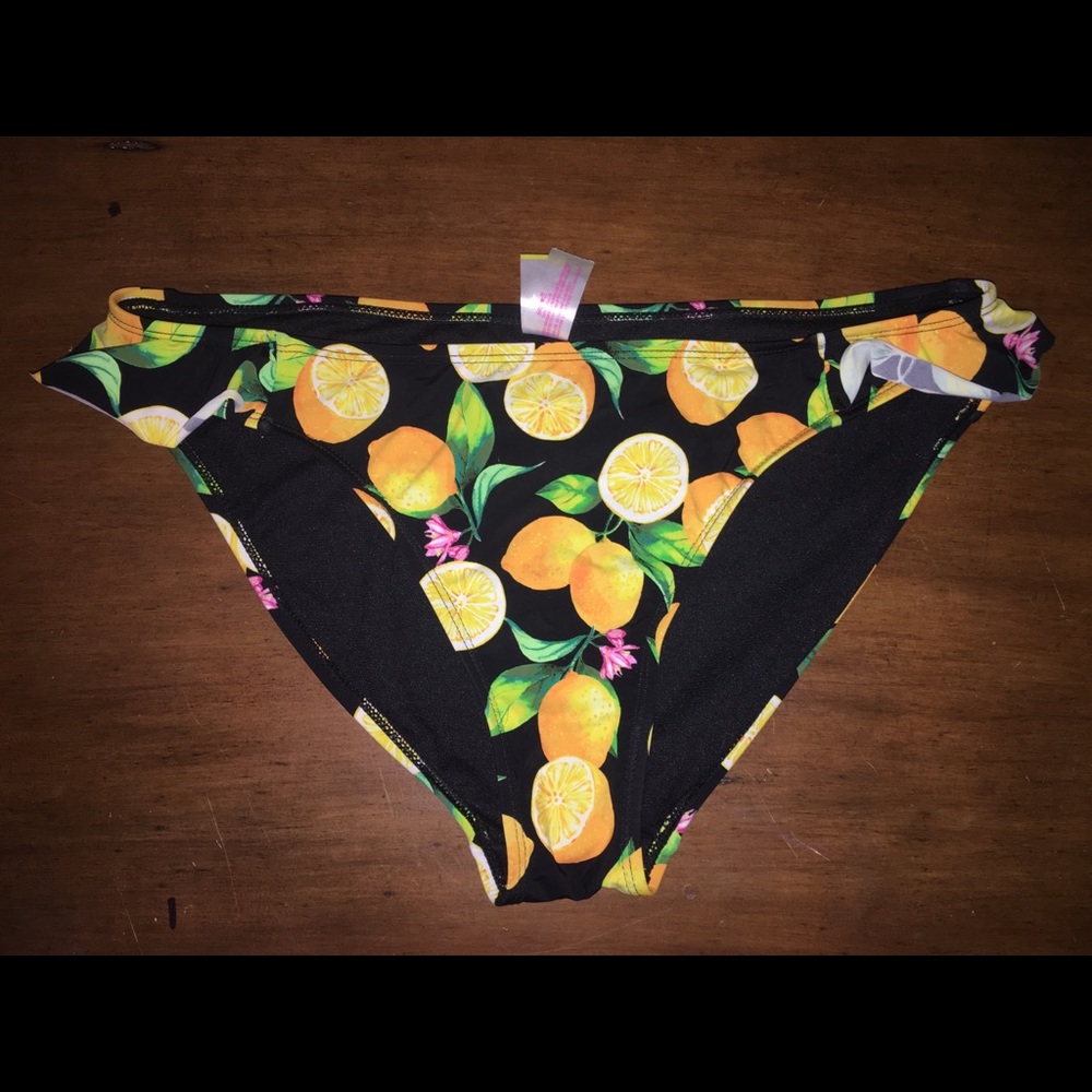 Lemon swim bottom